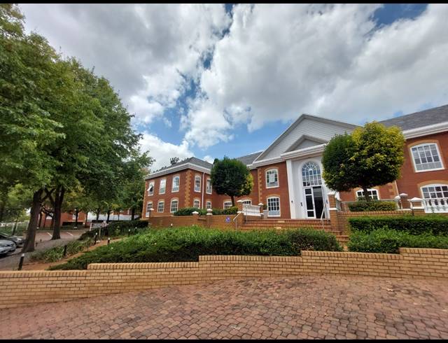 202M² OFFICE TO LET IN BRYANSTON